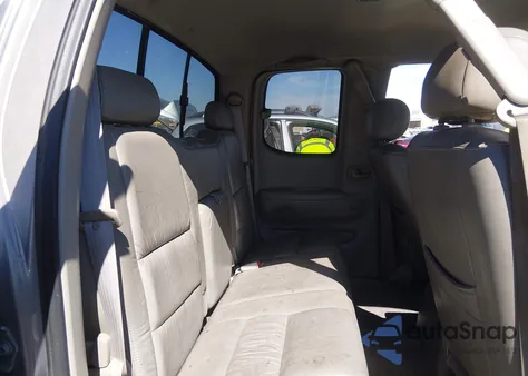 2000 Toyota Tundra Sr5 V8 z USA, uszkodzony, nr VIN 5TBRT3413YS054414